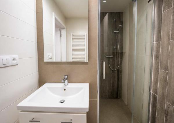 MODERNÝ 2-IZBOVÝ BYT S PARKOVACÍM MIESTOM V CENTRE LIPTOVSKÉHO MIKULÁŠA