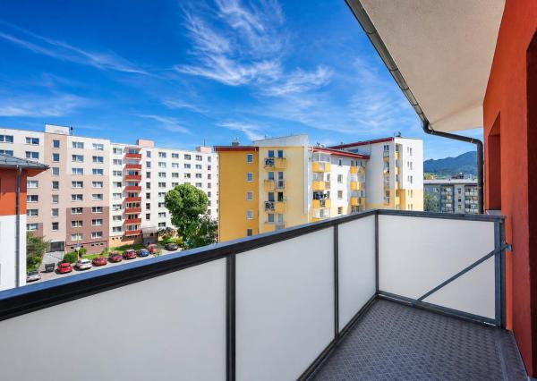 MODERNÝ 2-IZBOVÝ BYT S PARKOVACÍM MIESTOM V CENTRE LIPTOVSKÉHO MIKULÁŠA
