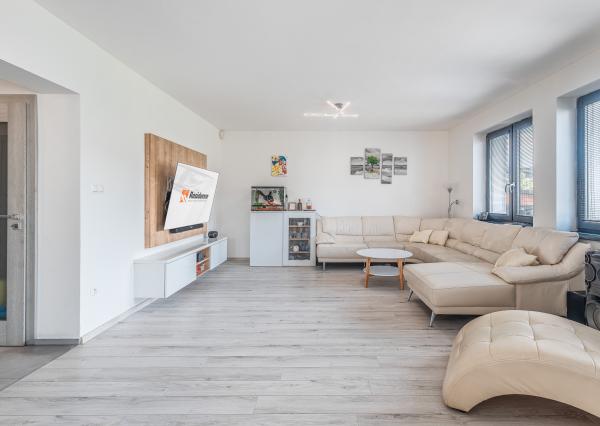 Family house in a quiet area of Dovalovo with a stream