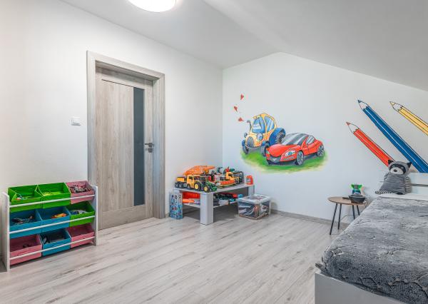 Family house in a quiet area of Dovalovo with a stream