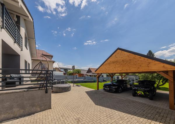 Family house in a quiet area of Dovalovo with a stream