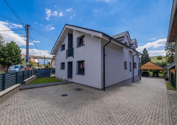 Family house in a quiet area of Dovalovo with a stream