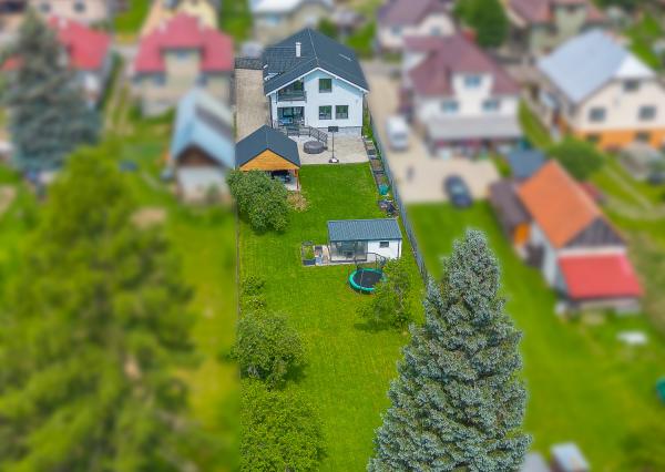 Family house in a quiet area of Dovalovo with a stream