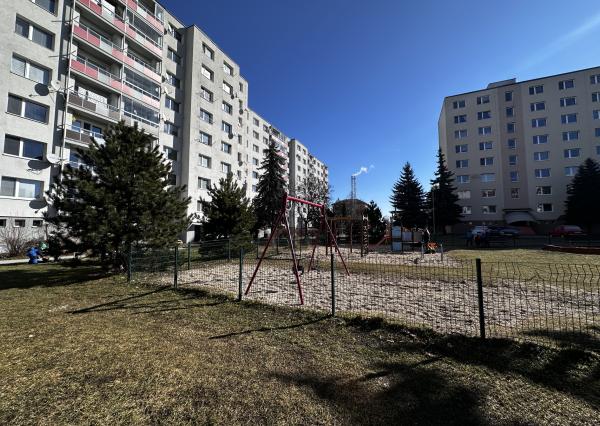 Prenájom priestranný 4-izbový byt s výmerou 79,8 m² centrum