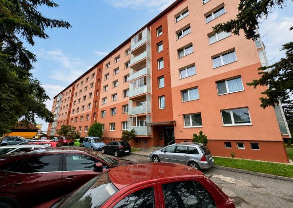NA PREDAJ 4-izbový byt s balkónom, Liptovský Mikuláš – 77 m²