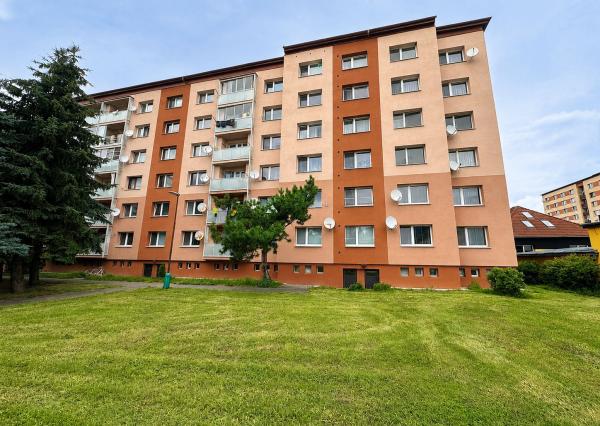 NA PREDAJ 4-izbový byt s balkónom, Liptovský Mikuláš – 77 m²