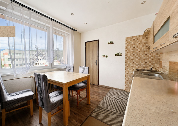 NA PREDAJ 4-izbový byt s balkónom, Liptovský Mikuláš – 77 m²