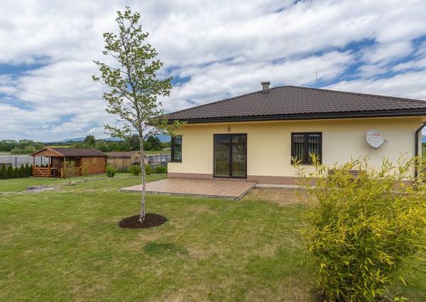 Na prenájom - Štýlová novostavba rodinného domu s veľkým pozemkom – Liptovský Peter
