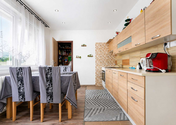 NA PREDAJ 4-izbový byt s balkónom, Liptovský Mikuláš – 77 m²