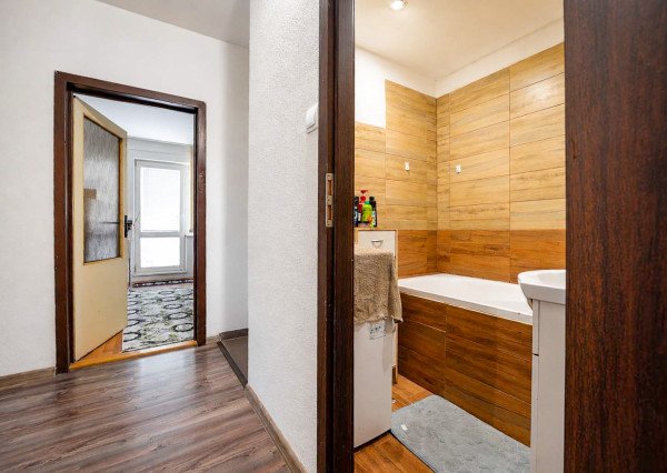 NA PREDAJ 4-izbový byt s balkónom, Liptovský Mikuláš – 77 m²