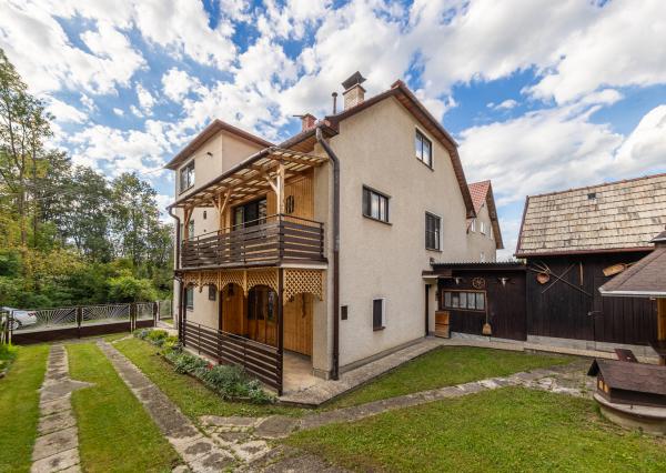 NOVÁ CENA: Priestranný rodinný dom v tichej časti obce Svätý Kríž
