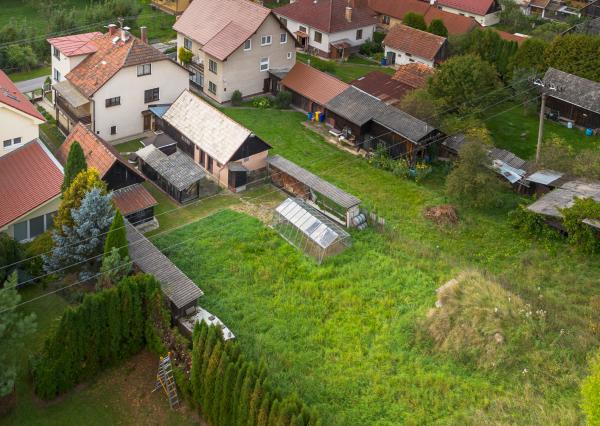 NOVÁ CENA: Priestranný rodinný dom v tichej časti obce Svätý Kríž