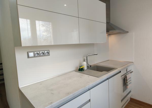 MODERN & FULLY RENOVATED 2-ROOM APARTMENT FOR RENT