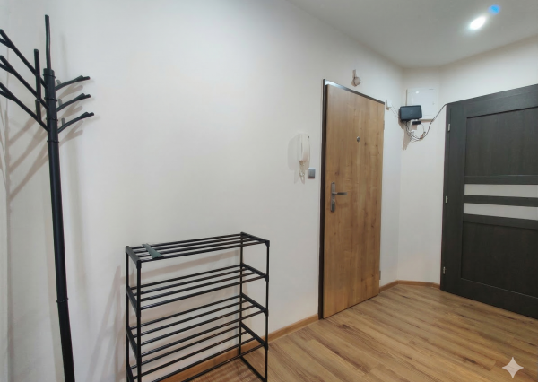MODERN & FULLY RENOVATED 2-ROOM APARTMENT FOR RENT
