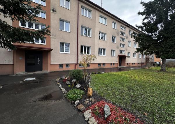 Priestranný 1-izbový byt na prenájom – Štefániková ulica, Liptovský Mikuláš