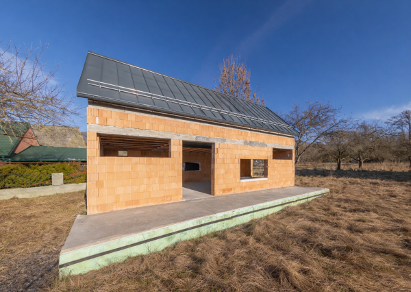 ZNÍŽENÁ CENA | 2 152 m² pozemok + hrubá stavba v obci Žiar