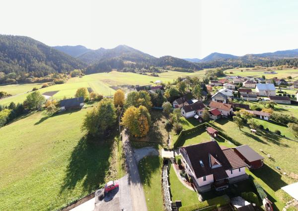 STAVEBNÝ POZEMOK V LAZISKU S PROJEKTOM RODINNÉHO DOMU | 569 m²