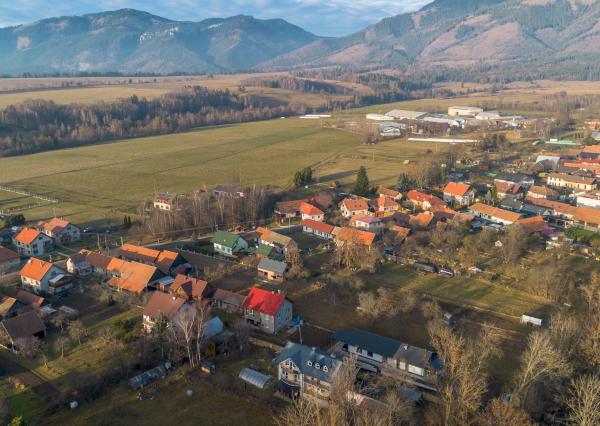 EXKLUZÍVNE | Veľkorysý stavebný pozemok 2 152 m² v obci Žiar