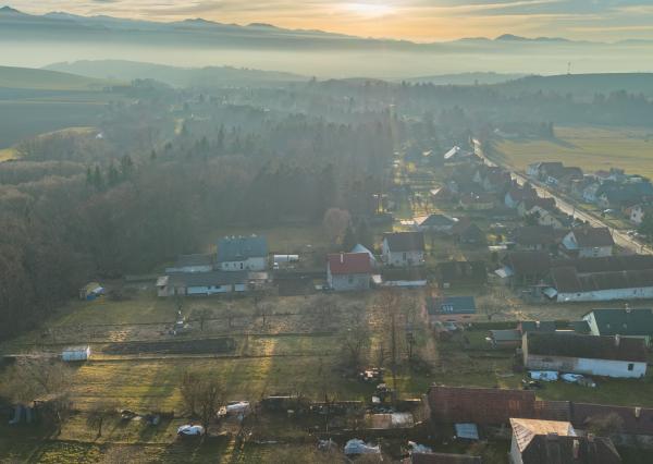 EXKLUZÍVNE | Veľkorysý stavebný pozemok 2 152 m² v obci Žiar