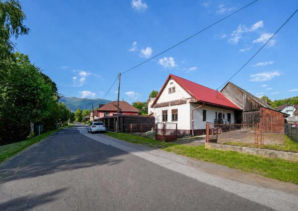 Rodinný dom s hospodárskou budovou v Jakubovanoch za cenu bytu