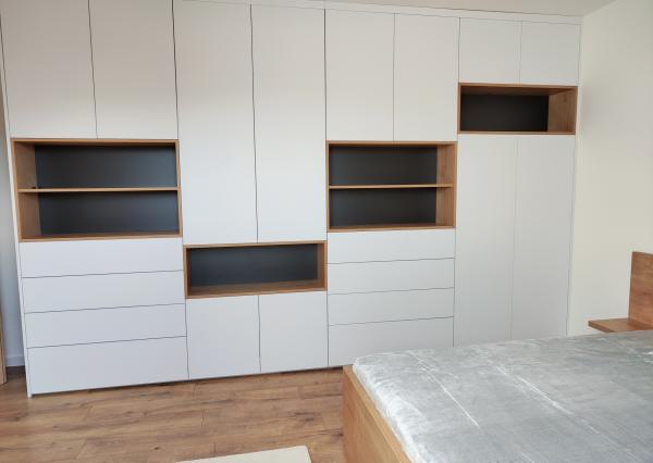 Na prenájom priestranný 2-izb byt s parkovacím státím, Liptovský Mikuláš