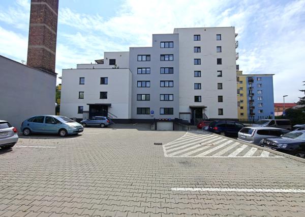 Prenájom: 2-izb. byt s terasou a parkovaním, Hurbanova, LM