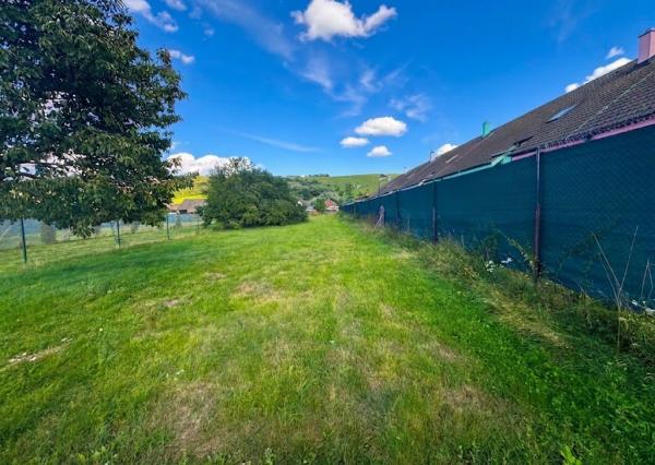 Stavebný pozemok pre rodinný dom v obci Svätý Kríž (1 013 m²)