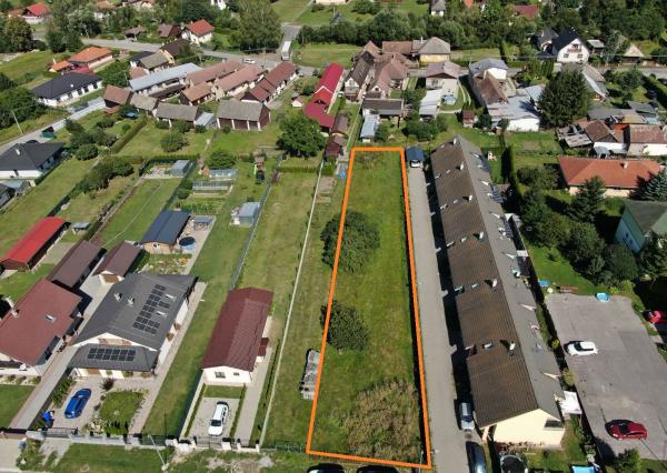 Stavebný pozemok pre rodinný dom v obci Svätý Kríž (1 013 m²)