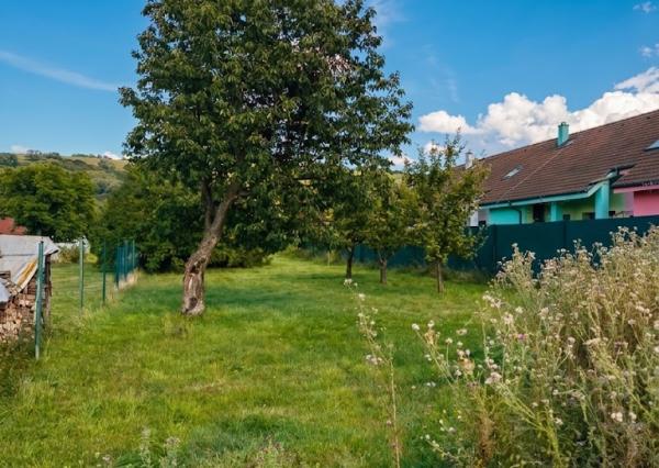 Stavebný pozemok pre rodinný dom v obci Svätý Kríž (1 013 m²)