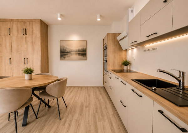 Na Prenájom Štýlovo zariadený 3-izbový byt | Centrum LM | 2 parkovacie miesta
