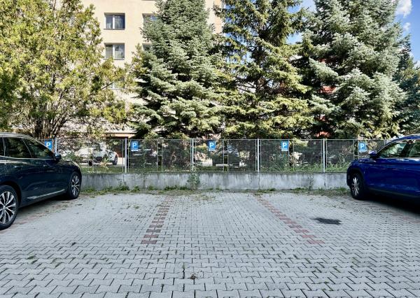 Na Prenájom Štýlovo zariadený 3-izbový byt | Centrum LM | 2 parkovacie miesta
