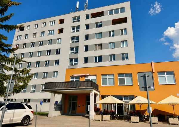 Na Prenájom Štýlovo zariadený 3-izbový byt | Centrum LM | 2 parkovacie miesta