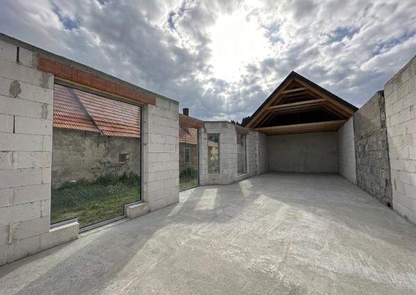 NA PREDAJ: RODINNÝ DOM V GÔTOVANOCH S VEĽKÝM POZEMKOM 1787m²