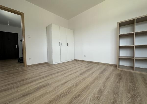 Svetlý 3-izbový novostavbový byt s veľkým balkónom a parkovaním