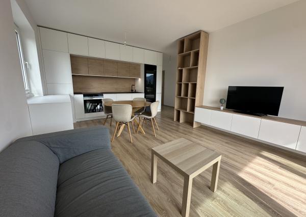 Svetlý 3-izbový novostavbový byt s veľkým balkónom a parkovaním