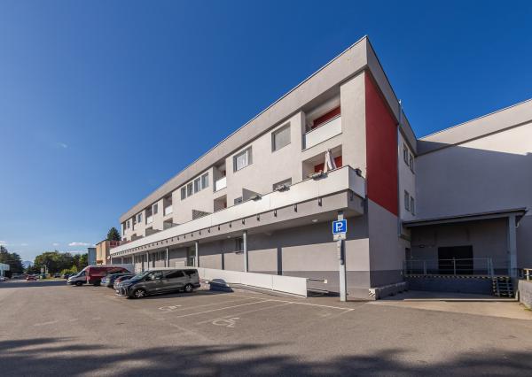 NA PREDAJ: Novostavba – kompletne zariadená garsónka na Nábreží