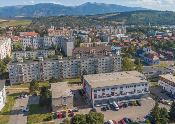 NA PREDAJ: Novostavba – kompletne zariadená garsónka na Nábreží