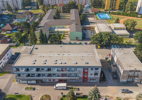 NA PREDAJ: Novostavba – kompletne zariadená garsónka na Nábreží