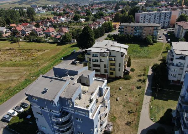 Priestranný 5-izbový mezonet | 137 m² + TERASA | 3 BALKÓNY | GARÁŽ
