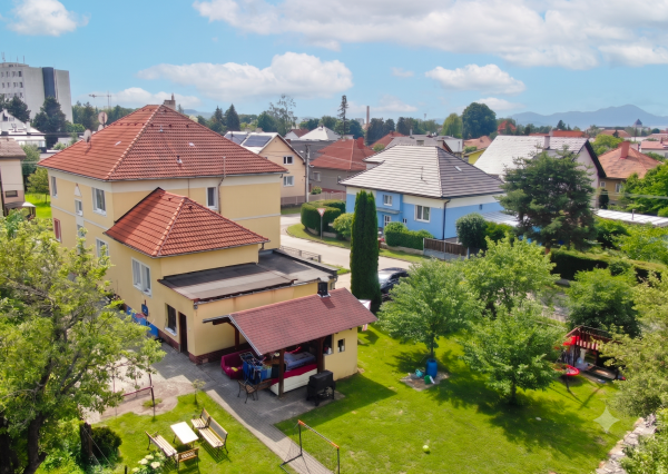 Byt v centre mesta s komfortom domu, záhradou a garážou