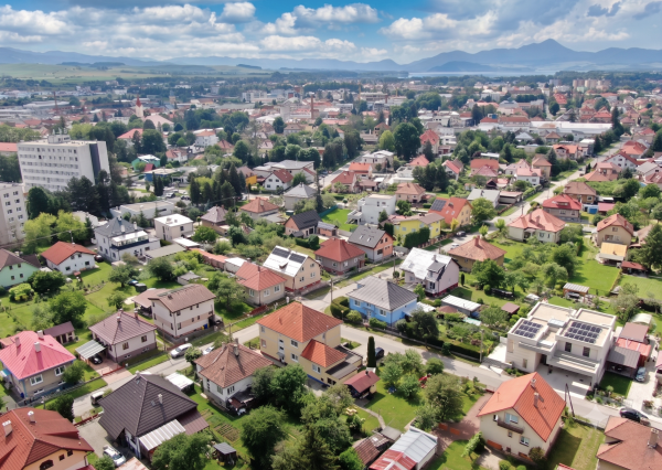 Byt v centre mesta s komfortom domu, záhradou a garážou