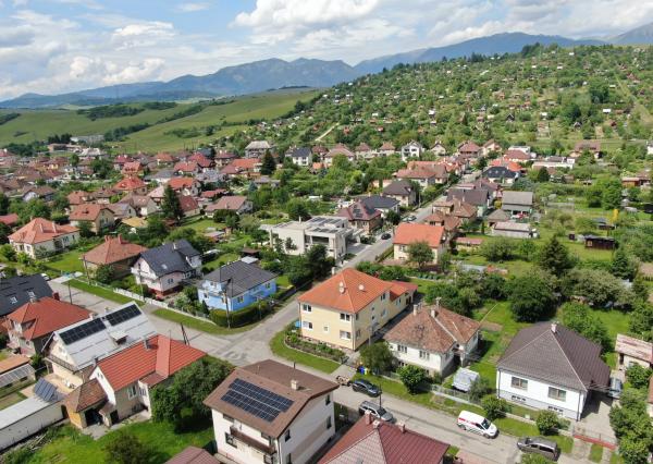 Byt v centre mesta s komfortom domu, záhradou a garážou