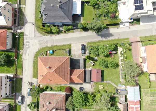 Byt v centre mesta s komfortom domu, záhradou a garážou