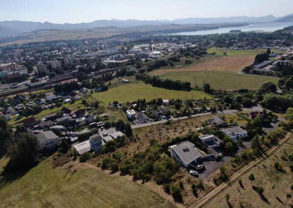 Slnečný stavebný pozemok s panoramatickým výhľadom na Liptovský Mikuláš
