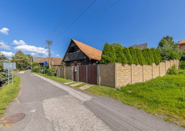 Liptovská chalupa s pozemkom, humnom a kompletným zariadením, Jakubovany
