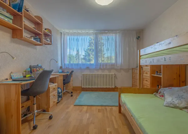 Výnimočný, veľký a slnečný 3-izbový byt s pieckou a dvoma balkónmi – Demänová