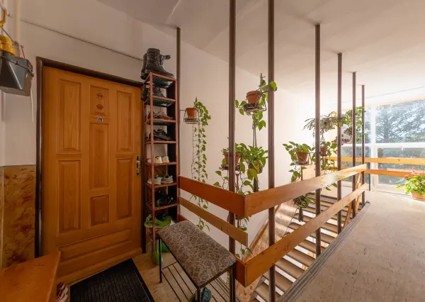 Výnimočný, veľký a slnečný 3-izbový byt s pieckou a dvoma balkónmi – Demänová