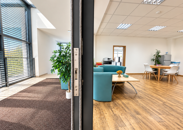 PRENÁJOM REPREZENTATÍVNYCH KANCELÁRSKYCH PRIESTOROV – 208 m²