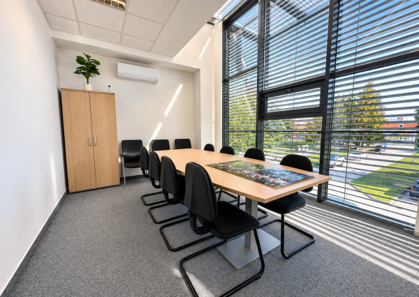 PRENÁJOM REPREZENTATÍVNYCH KANCELÁRSKYCH PRIESTOROV – 208 m²