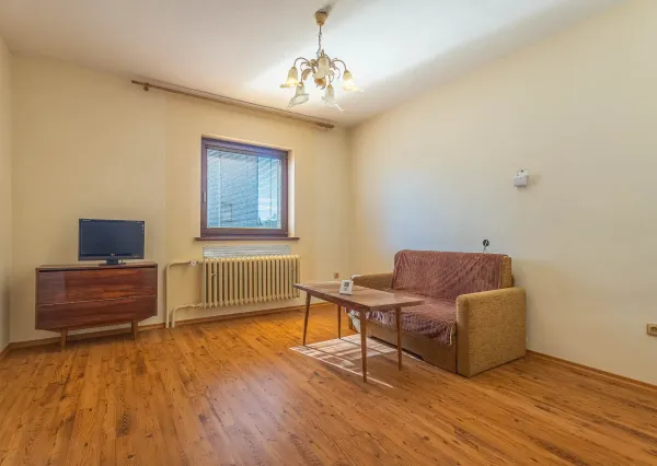 Bývanie aj podnikanie na jednej adrese: 5i rodinný dom + 1i byt + priestor na salón, ateliér, ordináciu...